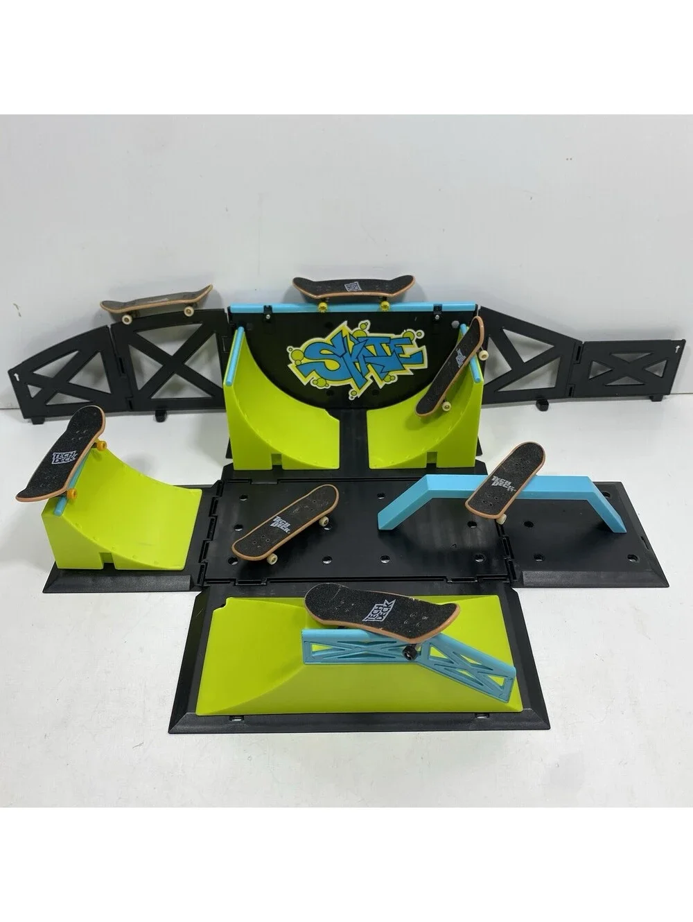 TECH DECK Transforming SK8 Container Pro Modular Skatepark Board & 7 Skateboards